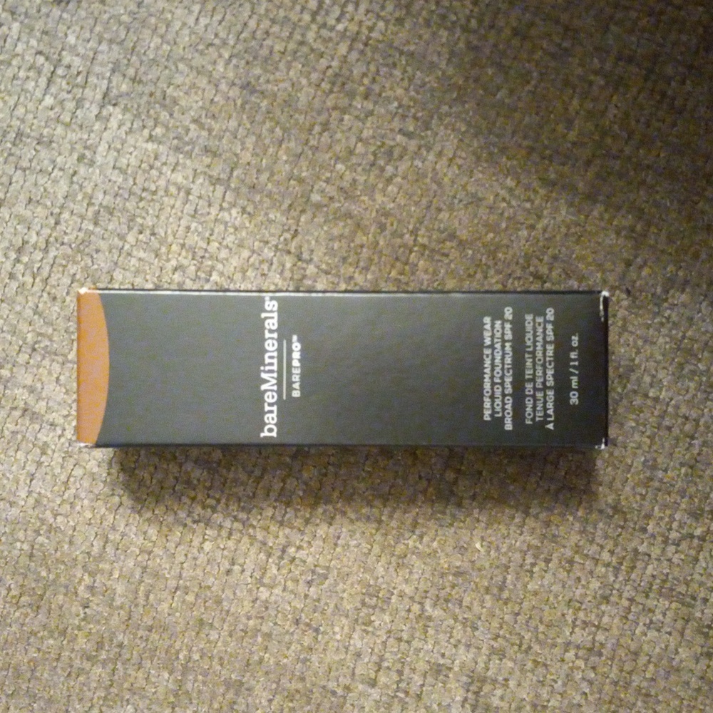 BareMinerals BarePro Performance Wear Liquid Foundation SPF20 Cocoa #30 1 oz NWB